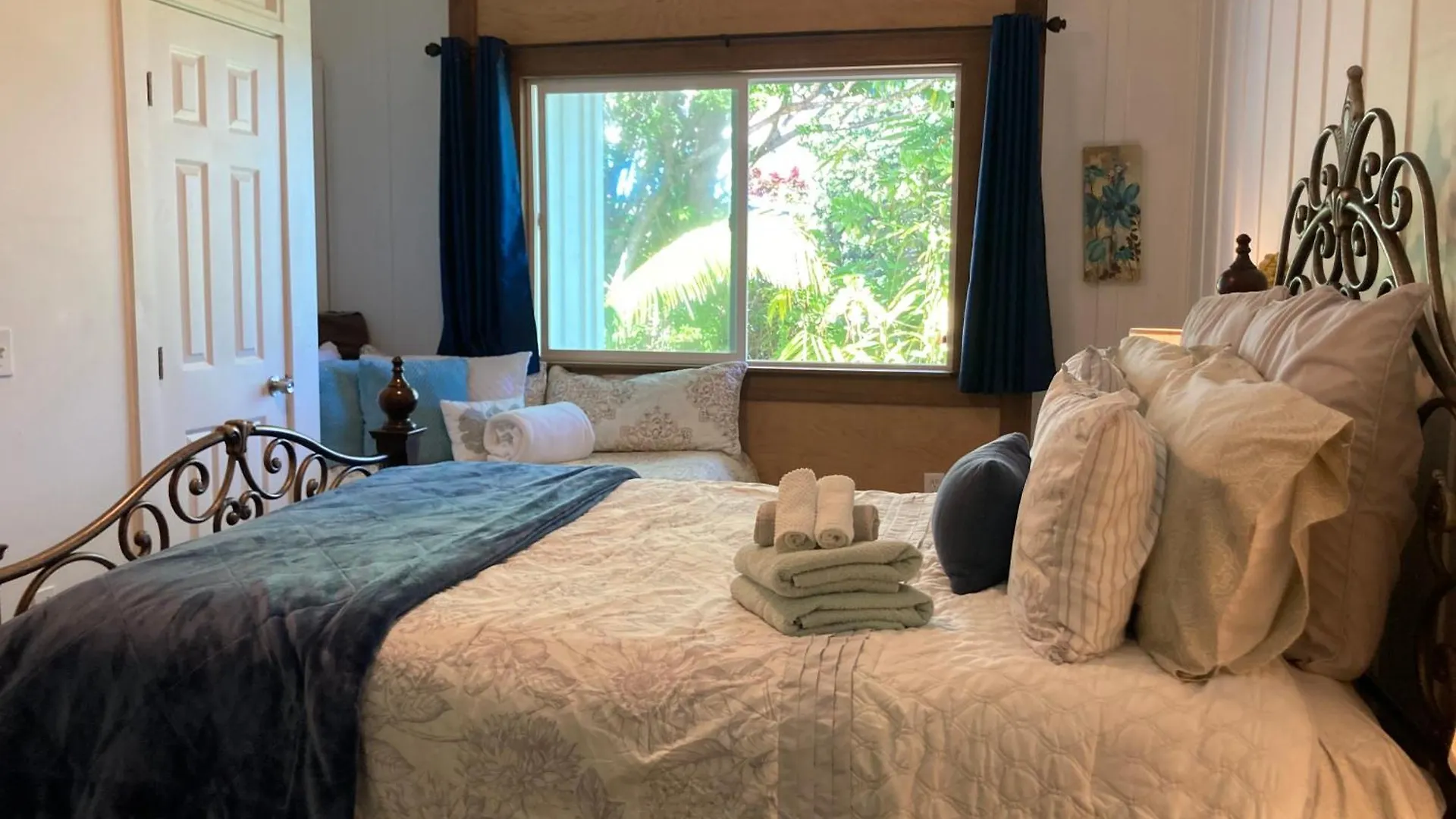 לינה וארוחת בוקר Hilo Bay Oceanfront Bed And Breakfast