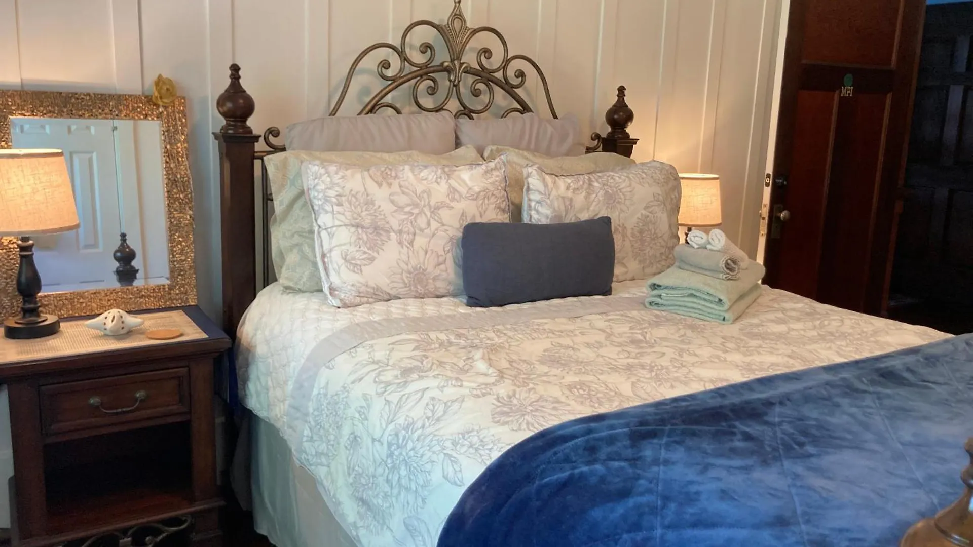 Hilo Bay Oceanfront Bed And Breakfast לינה וארוחת בוקר