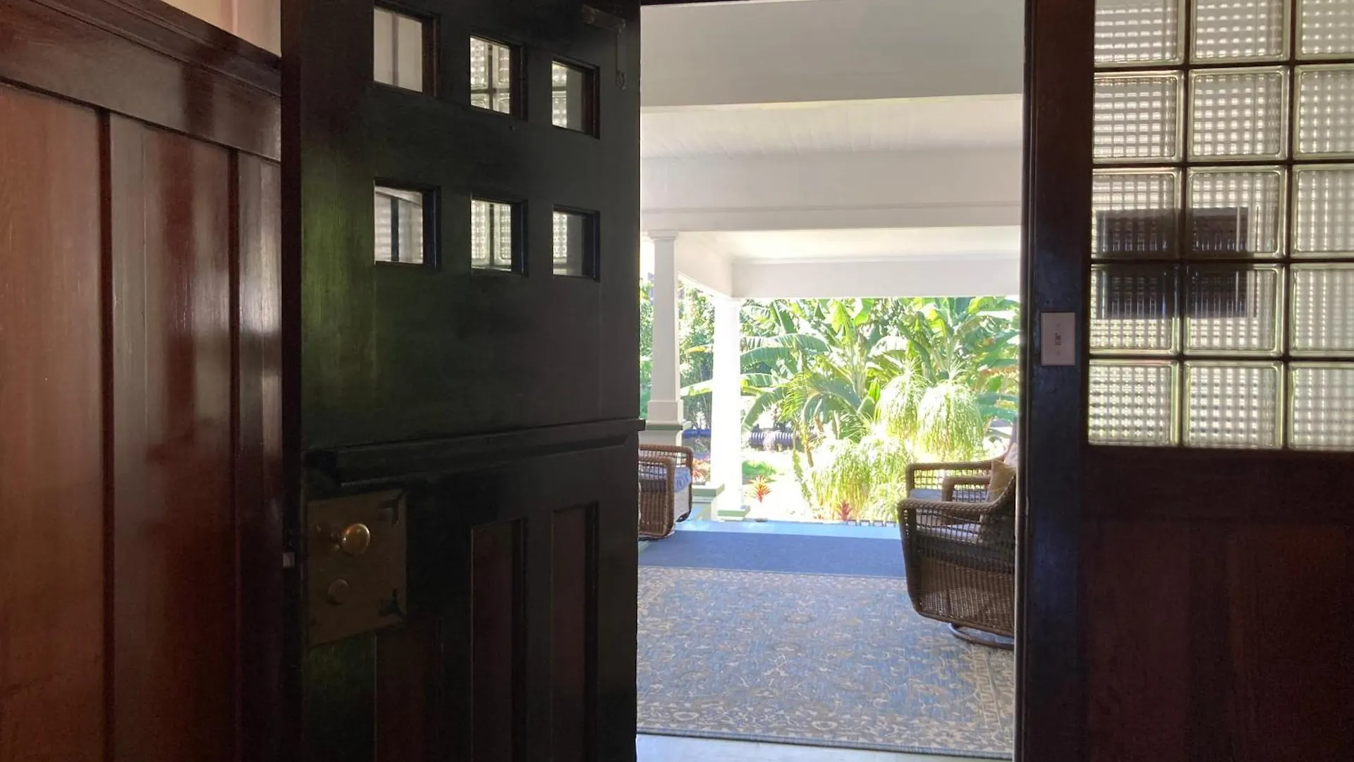Hilo Bay Oceanfront Bed And Breakfast