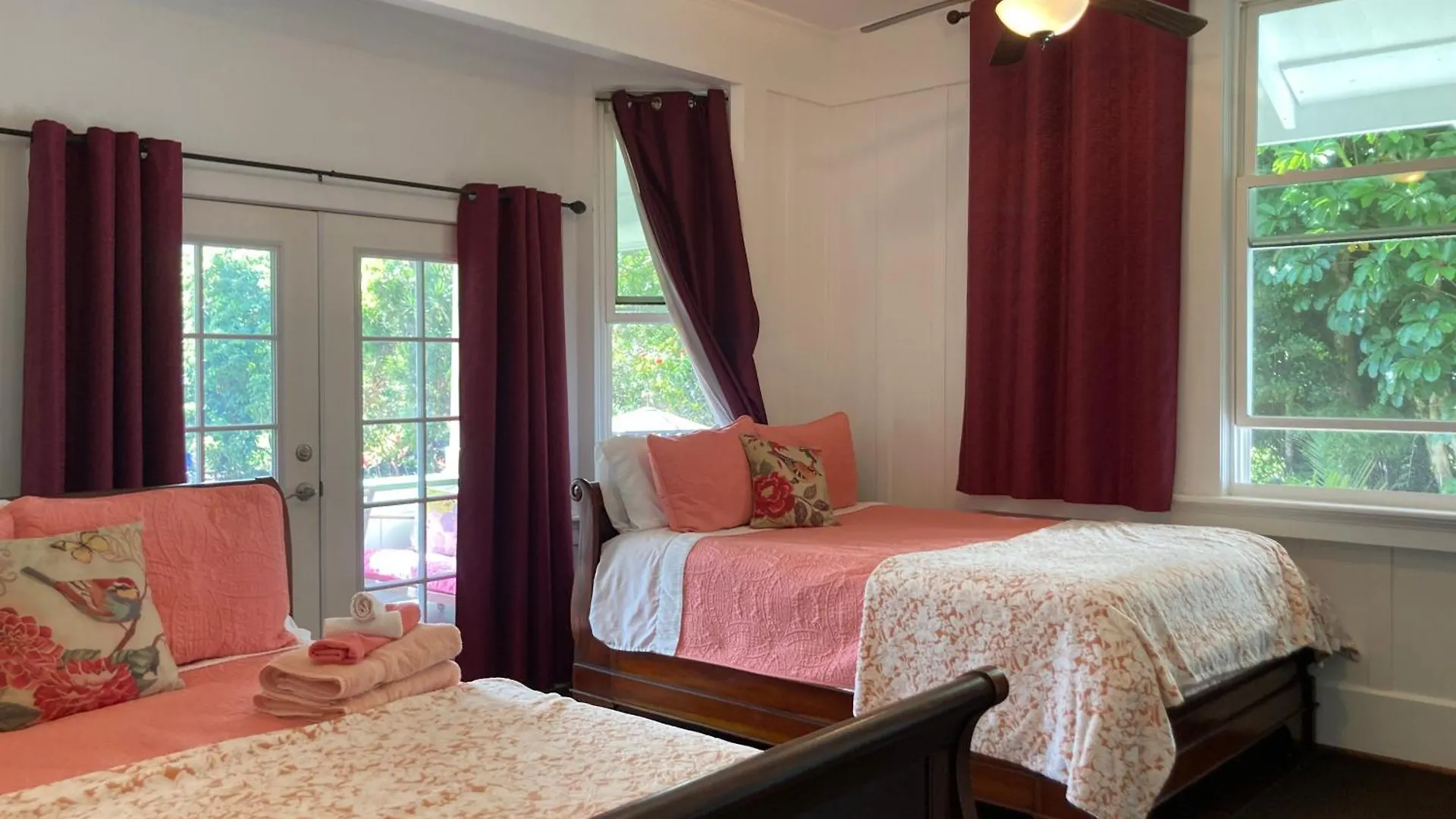לינה וארוחת בוקר Hilo Bay Oceanfront Bed And Breakfast