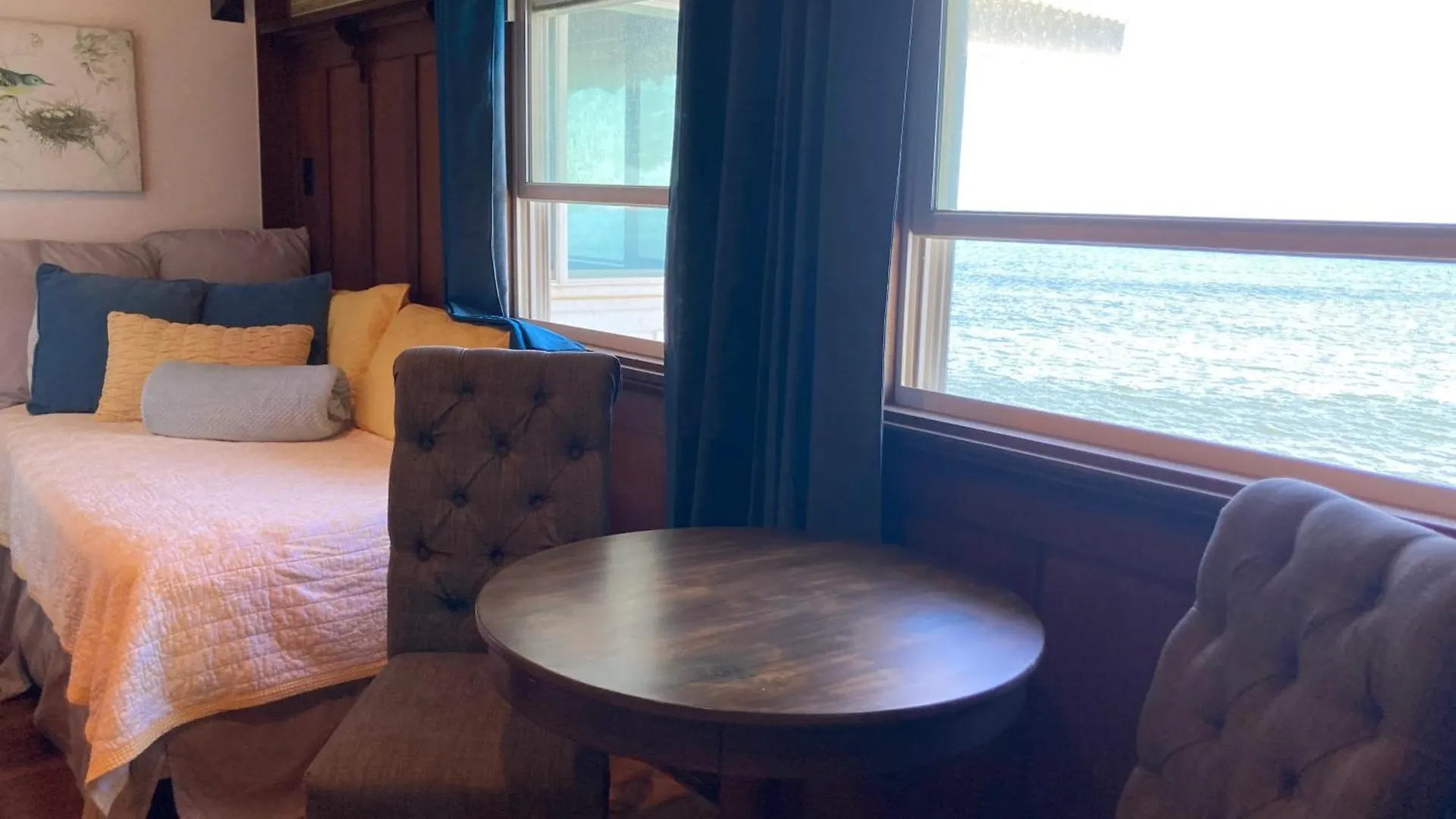 לינה וארוחת בוקר Hilo Bay Oceanfront Bed And Breakfast
