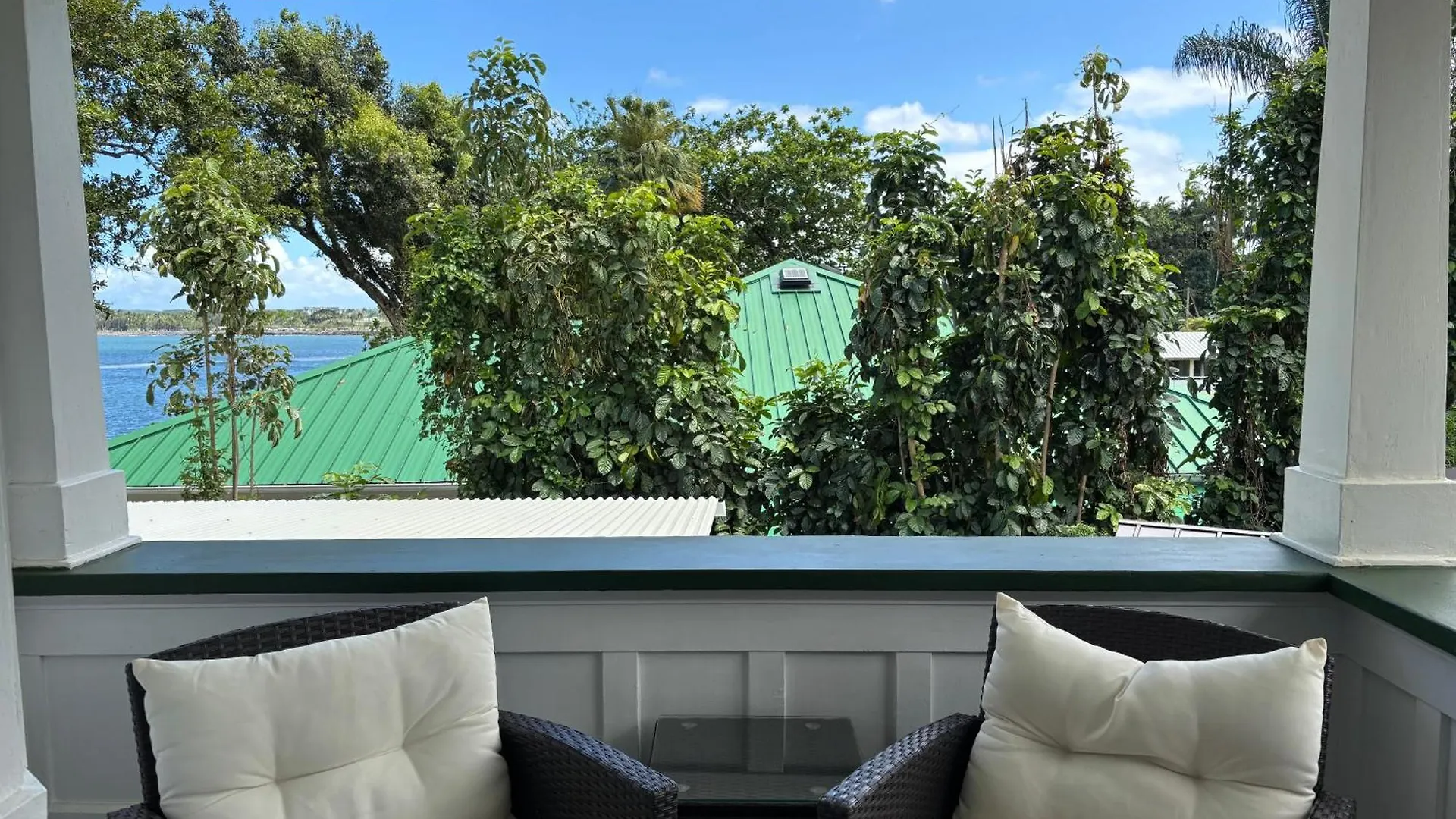Hilo Bay Oceanfront Bed And Breakfast 3*,