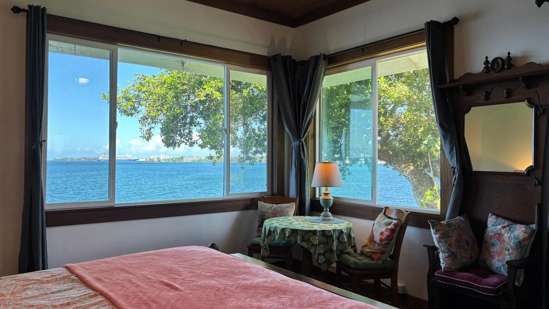 Hilo Bay Oceanfront Bed And Breakfast