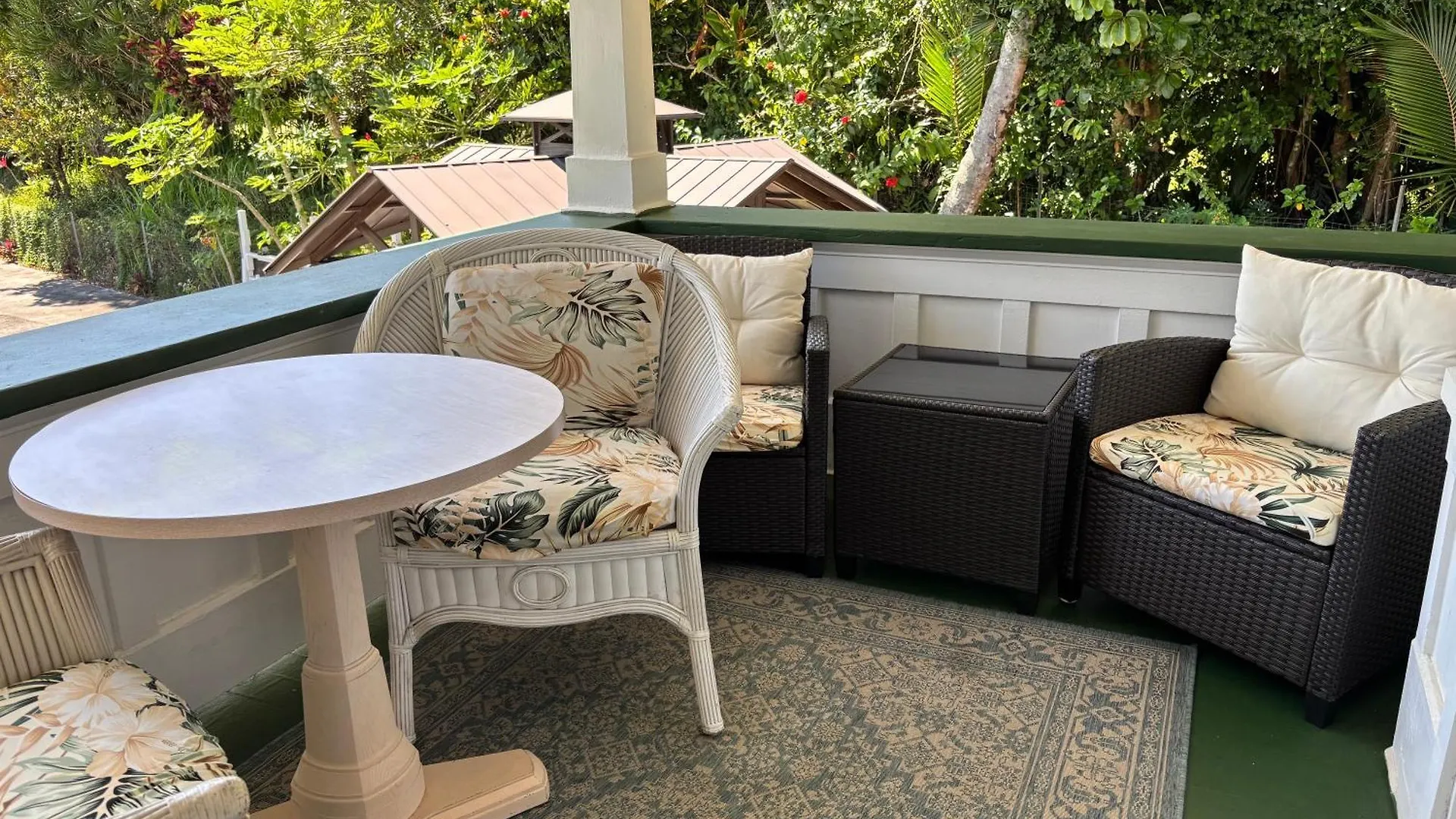 Hilo Bay Oceanfront Bed And Breakfast לינה וארוחת בוקר
