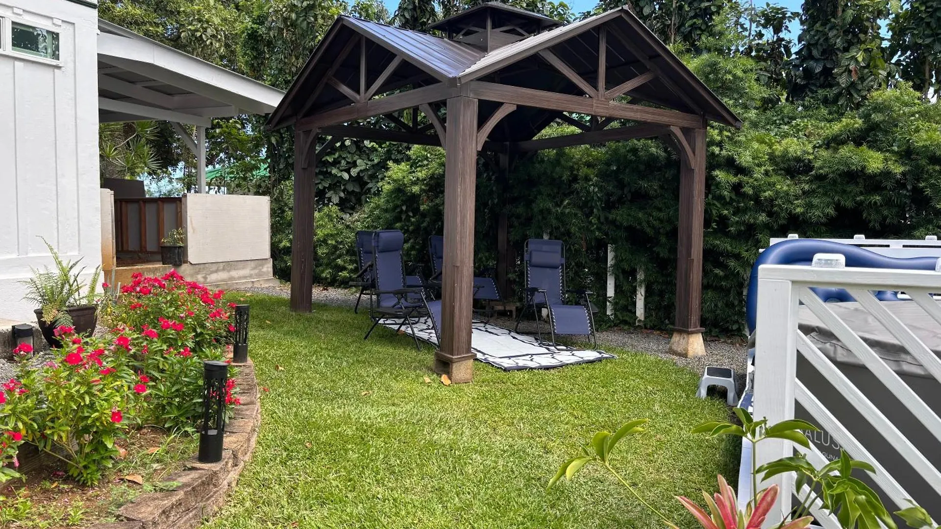 לינה וארוחת בוקר Hilo Bay Oceanfront Bed And Breakfast