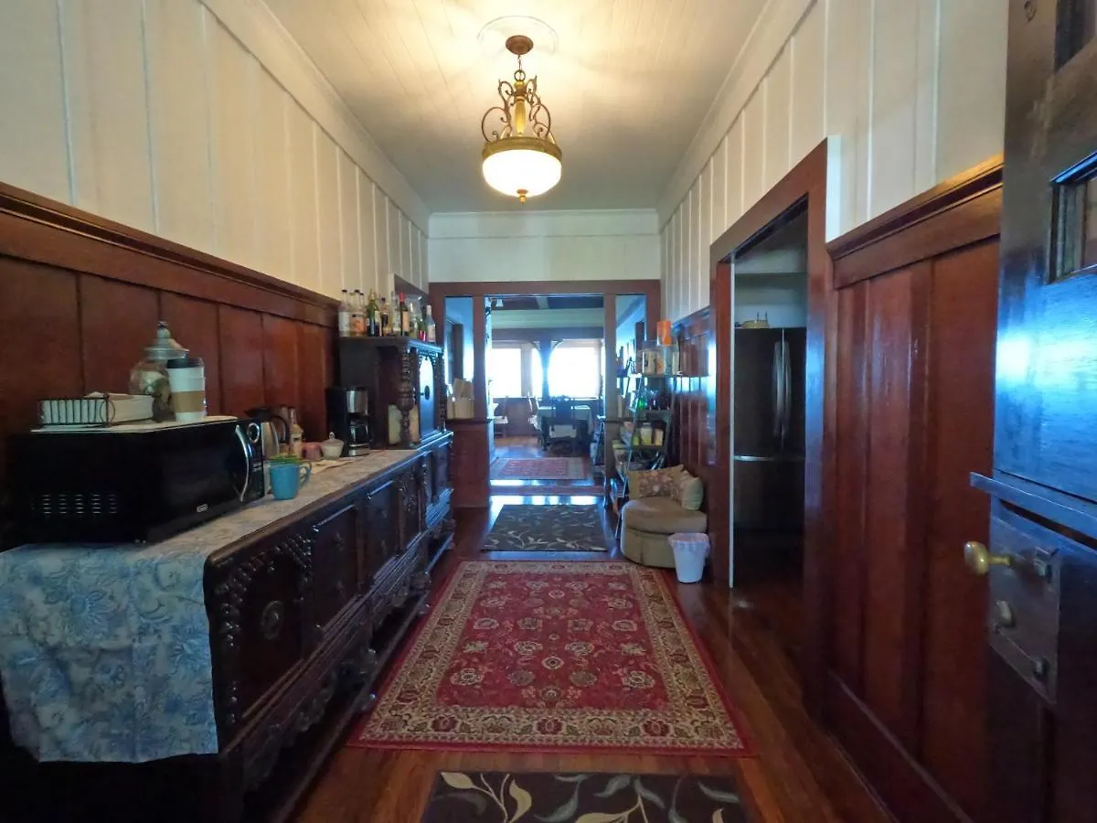 Hilo Bay Oceanfront Bed And Breakfast