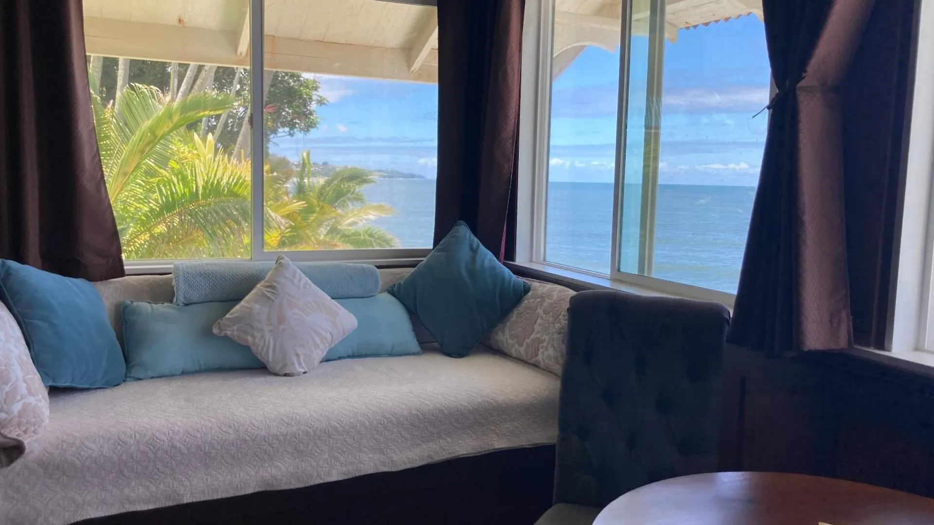Hilo Bay Oceanfront Bed And Breakfast