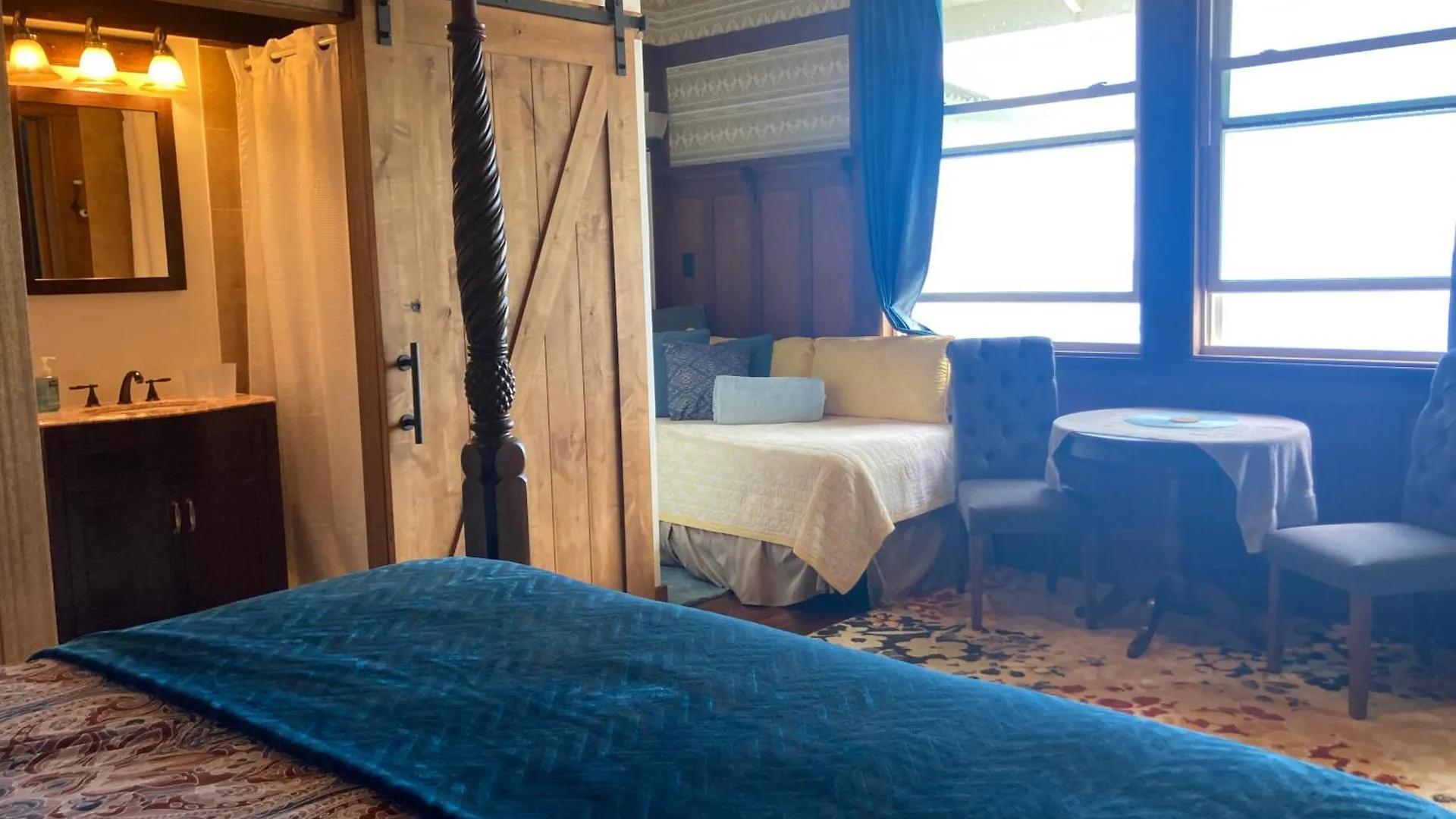 Hilo Bay Oceanfront Bed And Breakfast