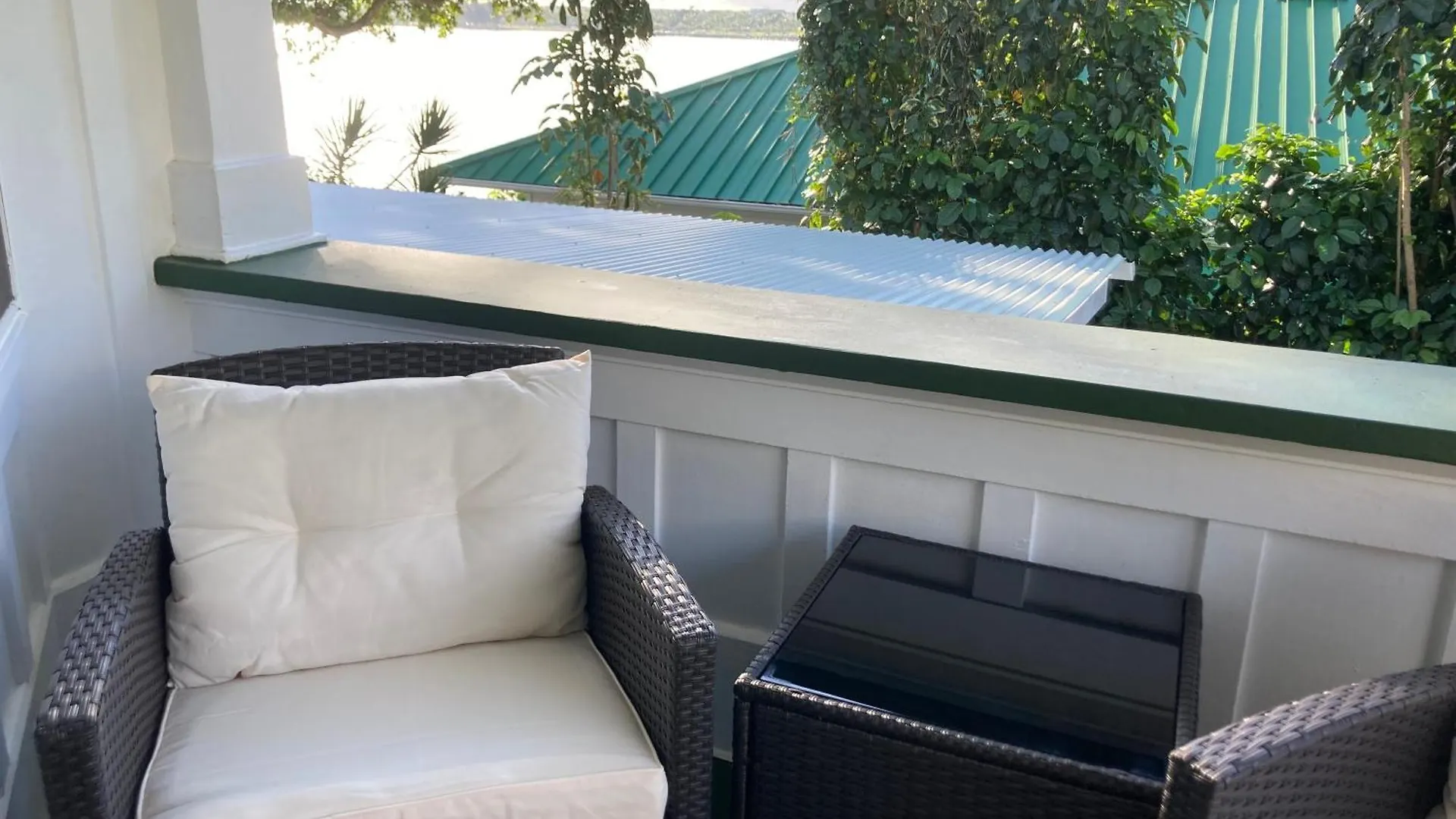 Hilo Bay Oceanfront Bed And Breakfast
